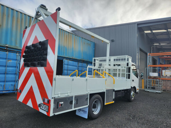 L1 Traffic Management (single cab) Hino 300 917 Man 4x2 - Image 6