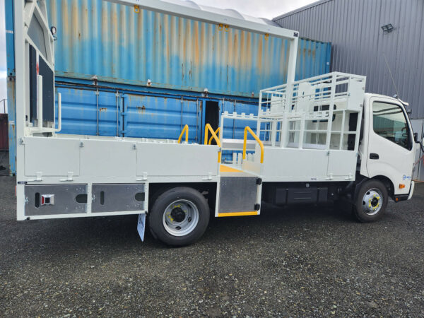 L1 Traffic Management (single cab) Hino 300 917 Man 4x2 - Image 7