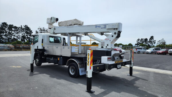 Linelift® DHT145AS on 2014 Isuzu FRR60 - Image 6