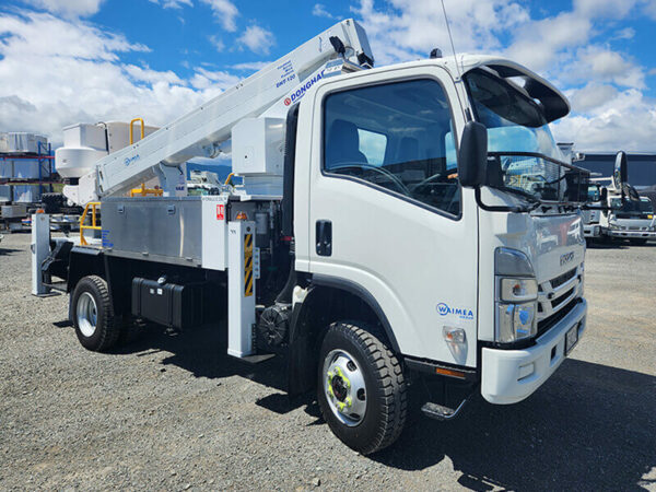 Linelift® DHT120 on Isuzu NPS450 4x4