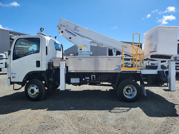 Linelift® DHT120 on Isuzu NPS450 4x4 - Image 6