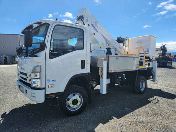 Linelift® DHT120 on Isuzu NPS450 4x4 - Image 7