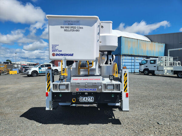 Linelift® DHT120 on Isuzu NPS450 4x4 - Image 4