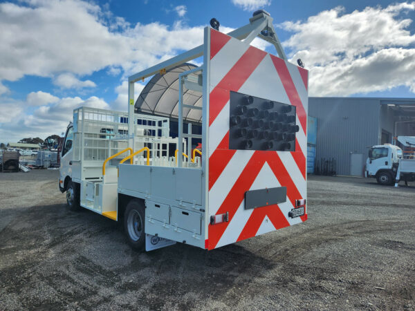 L1 Traffic Management Hino 300 917 Man 4x2 - Image 5