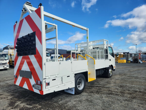 L1 Traffic Management Hino 300 917 Man 4x2 - Image 6