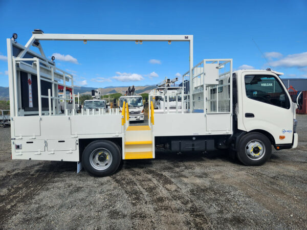L1 Traffic Management Hino 300 917 Man 4x2 - Image 8