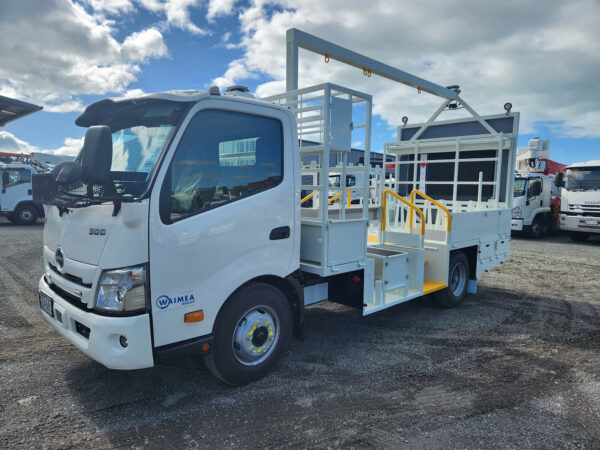 L1 Traffic Management Hino 300 917 Man 4x2 - Image 3