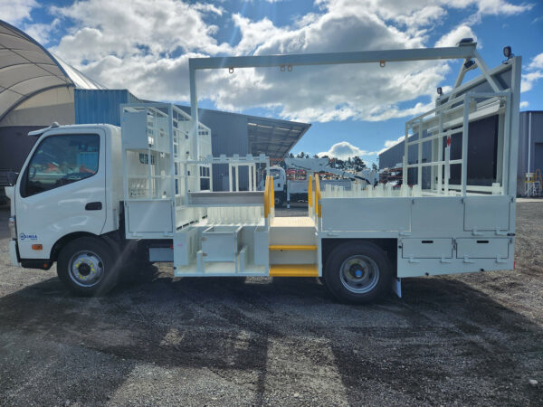 L1 Traffic Management Hino 300 917 Man 4x2 - Image 4