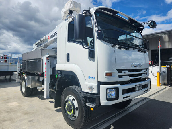Linelift® DHT150AS on Isuzu FTS800 4x4