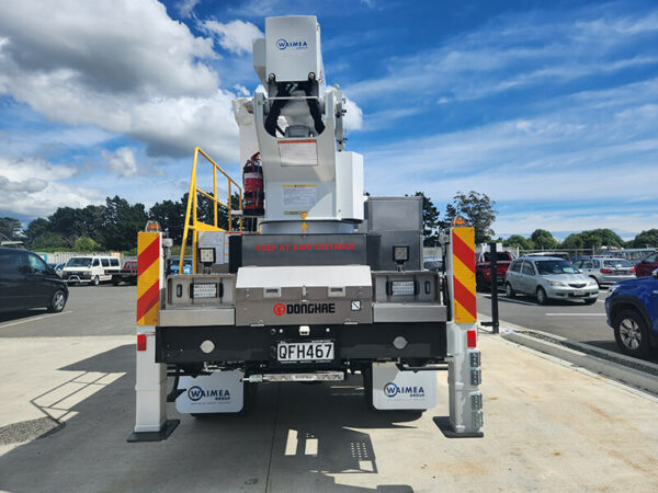 Linelift® DHT150AS on Isuzu FTS800 4x4 - Image 2