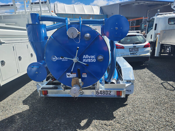 BTV6-2 Allvac® AV850 Full Door Hydro Excavator  on Tandem Trailer - Image 2