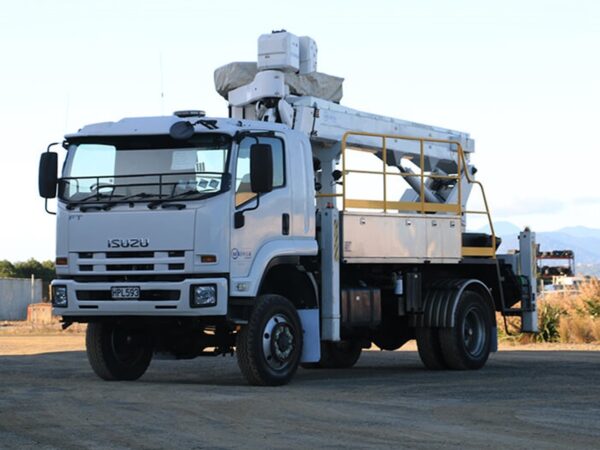 Linelift® DHT145AS on Isuzu FTS800 4x4
