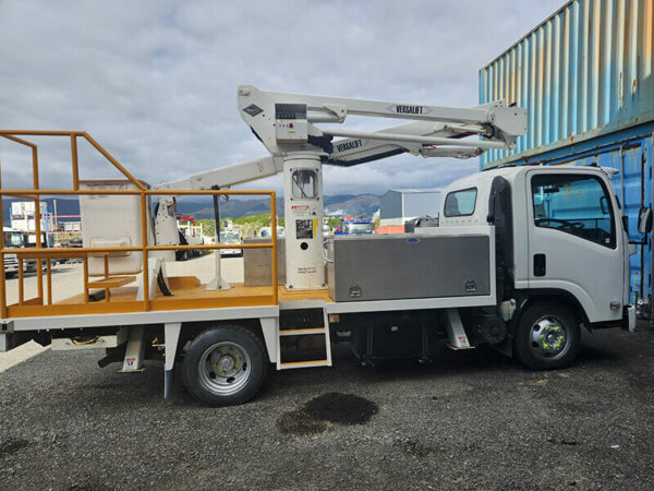 2015 Isuzu NPR EWP - Image 7