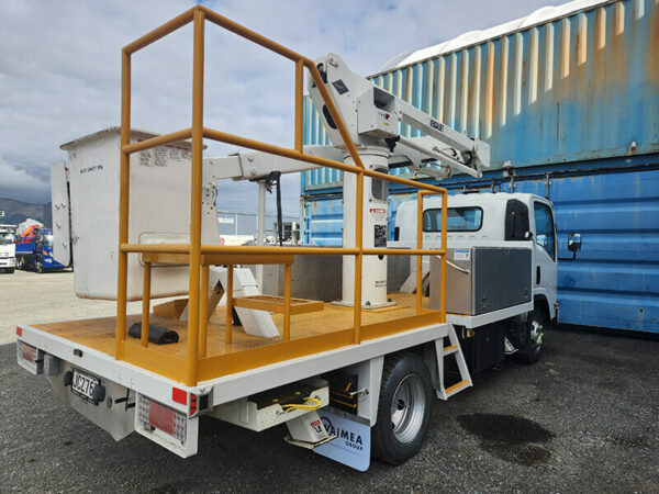 2015 Isuzu NPR EWP - Image 5