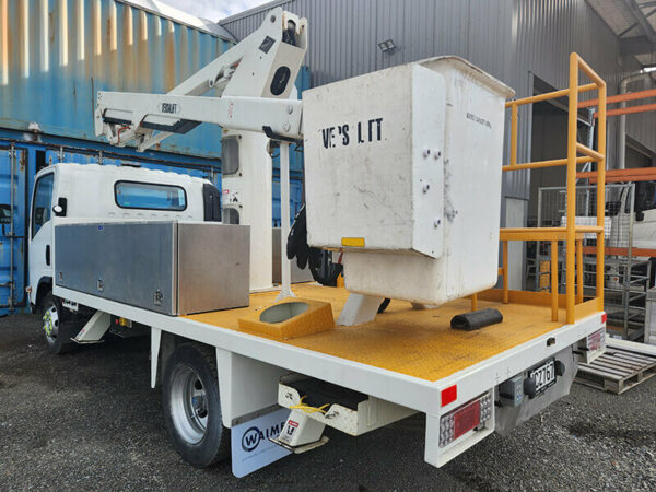 2015 Isuzu NPR EWP - Image 4