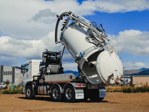 Allvac® AV7000H Hydro Excavator on Hino FS2632 - Image 7