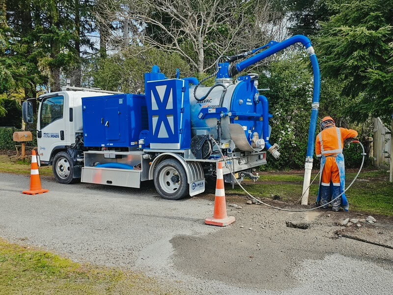 SouthRoads Allvac® AV2000H hydrovac precisely locating a water main leak in Dunback, Otago.