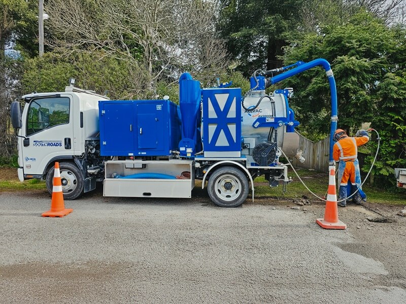 SouthRoads Allvac® AV2000H hydrovac precisely locating a water main leak in Dunback, Otago.
