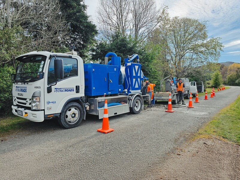 SouthRoads Allvac® AV2000H hydrovac precisely locating a water main leak in Dunback, Otago.