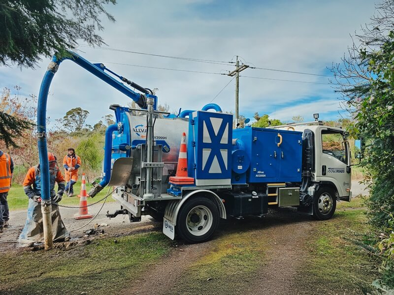 SouthRoads Allvac® AV2000H hydrovac precisely locating a water main leak in Dunback, Otago.