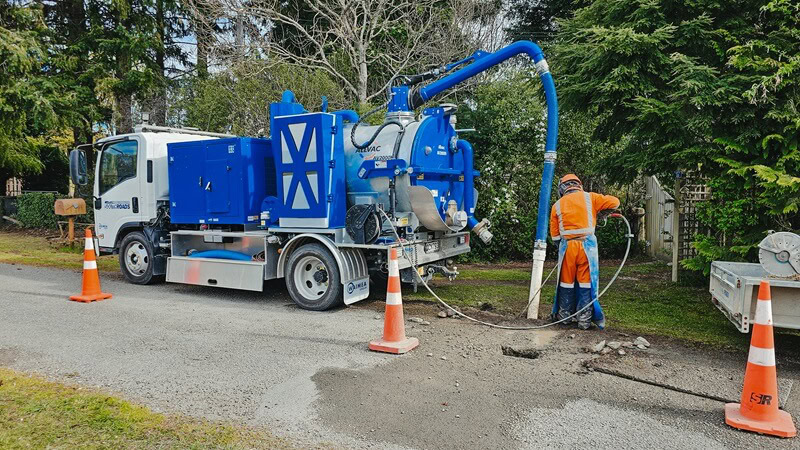 SouthRoads Allvac&reg; AV2000H hydrovac precisely locating a water main leak in Dunback, Otago.