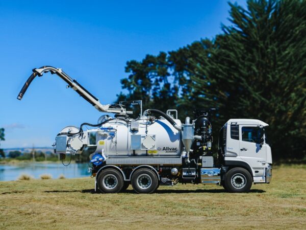 Allvac® AV8000C Hydro Excavator Combi on Quon - Image 10