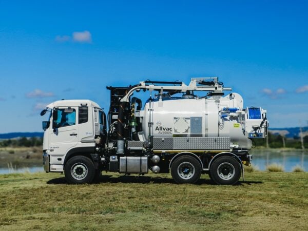 Allvac® AV8000C Hydro Excavator Combi on Quon - Image 9