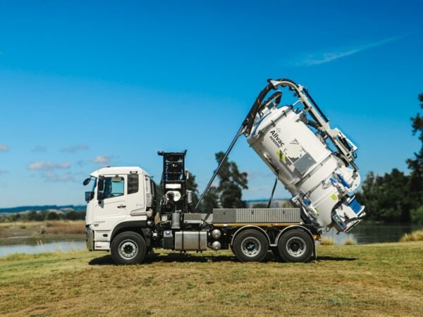 Allvac® AV8000C Hydro Excavator Combi on Quon - Image 6