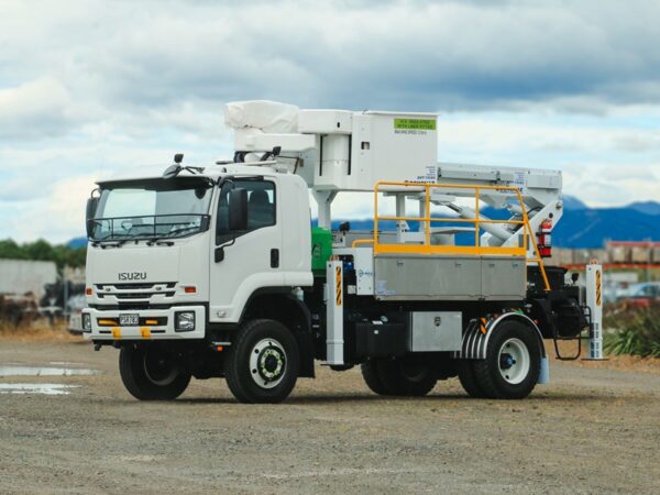 Linelift® DHT150AS on Isuzu FTS800 4x4