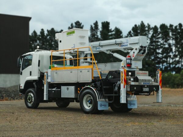 Linelift® DHT150AS on Isuzu FTS800 4x4 - Image 2