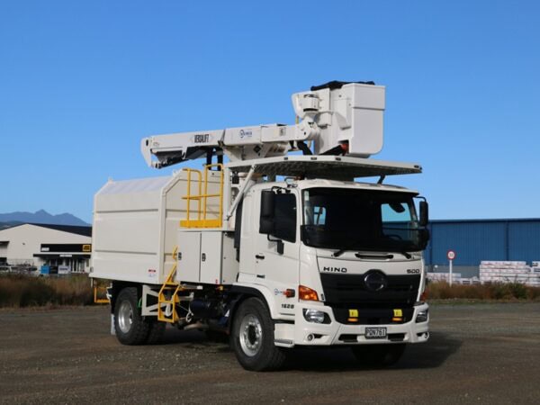Versalift VST47 on Hino 500 Arb
