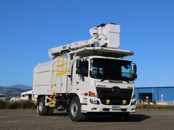 Versalift VST47 on Hino 500 Arb - Image 2
