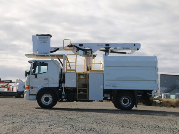 Versalift VST47 on Hino 500 Arb - Image 6