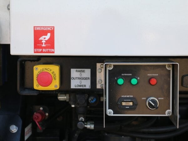 Versalift VST47 on Hino 500 Arb - Image 8