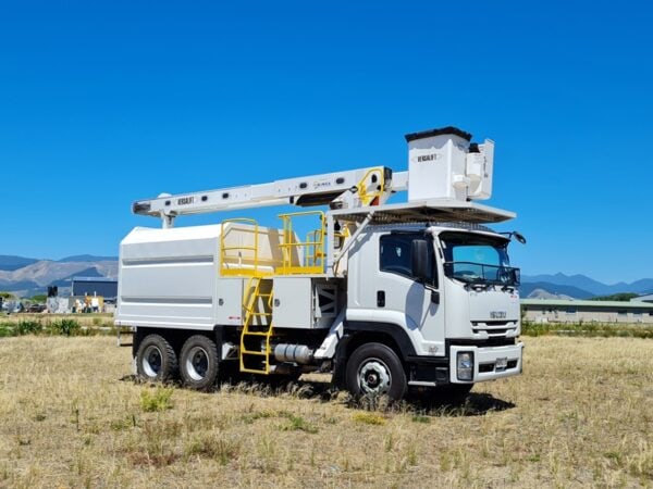 Versalift VO255 on FVZ1400 6x4 Arborist Unit