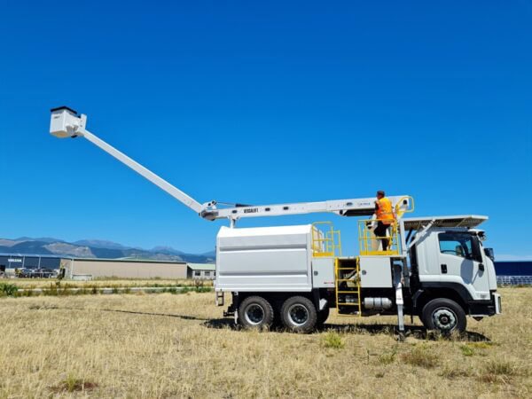 Versalift VO255 on FVZ1400 6x4 Arborist Unit - Image 5