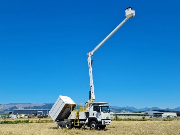 Versalift VO255 on FVZ1400 6x4 Arborist Unit - Image 4