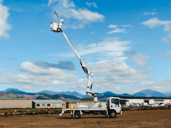 Versalift VST40 on a Isuzu FRR500 - Image 2
