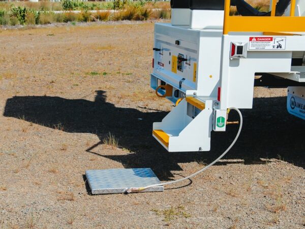 Versalift VST40 on a Isuzu FRR500 - Image 6