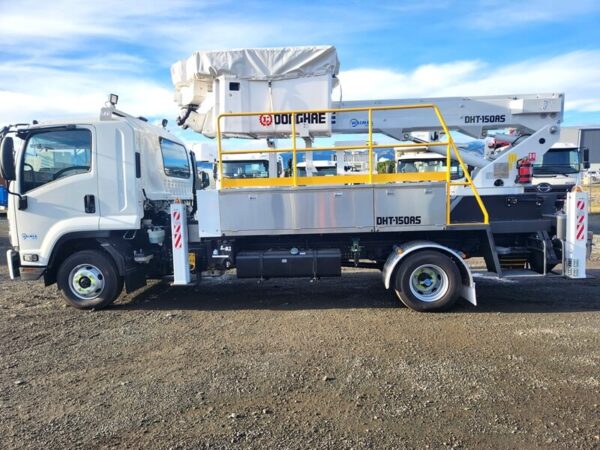 Linelift® DHT150AS on DHT150AS on Isuzu FRR600 4x2 2004 - Image 2