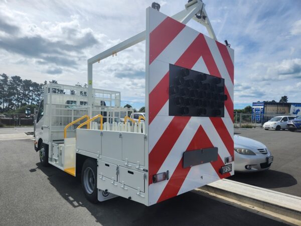 BTT1-8,  L1 Traffic Management on Hino 300 915 Auto 4x2 - Image 5
