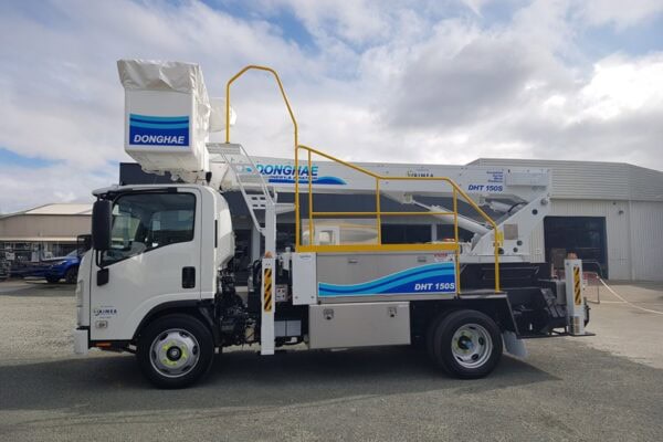 Linelift® DHT150S on Isuzu NQR500 4x2 Truck