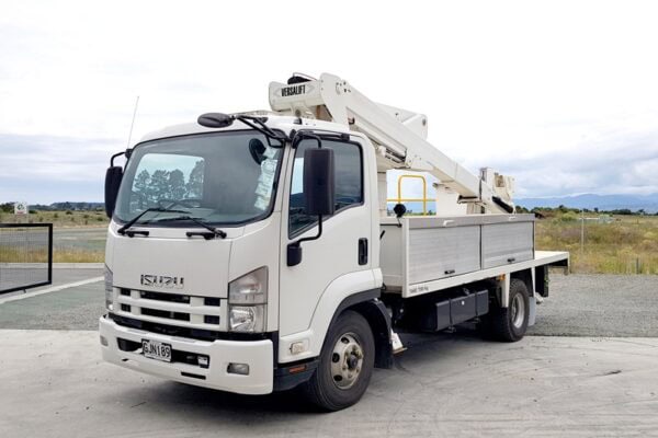 Versalift VST40 on 2012 Isuzu FRR500 4x2