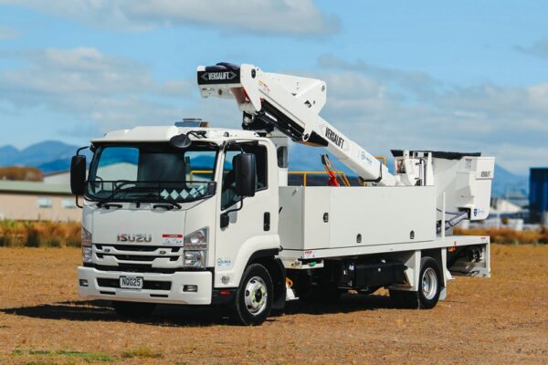 Versalift VST40 on a Isuzu FRR500
