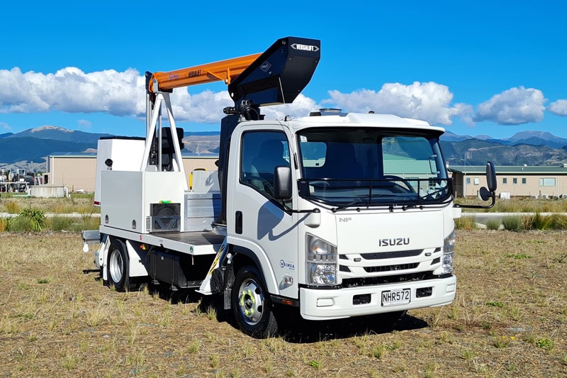Versalift VTL41FZ on 2021 Isuzu NPR325 truck