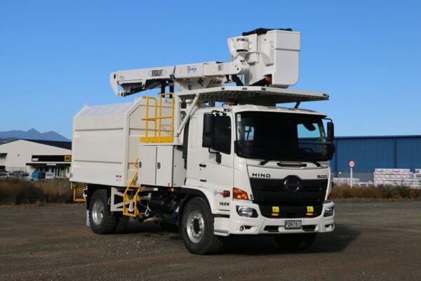 Versalift VST47 on Hino 500 Arb