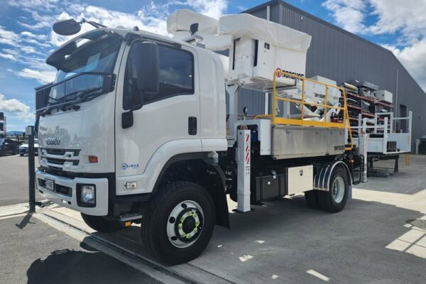 Linelift® DHT150AS on Isuzu FTS800 4x4