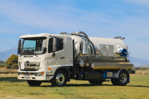 Allvac® AV6500 Manway Vacuum Tanker on Hino FE1426 4x2