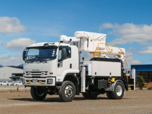 Linelift® DHT150AS on Isuzu FTS800 4x4